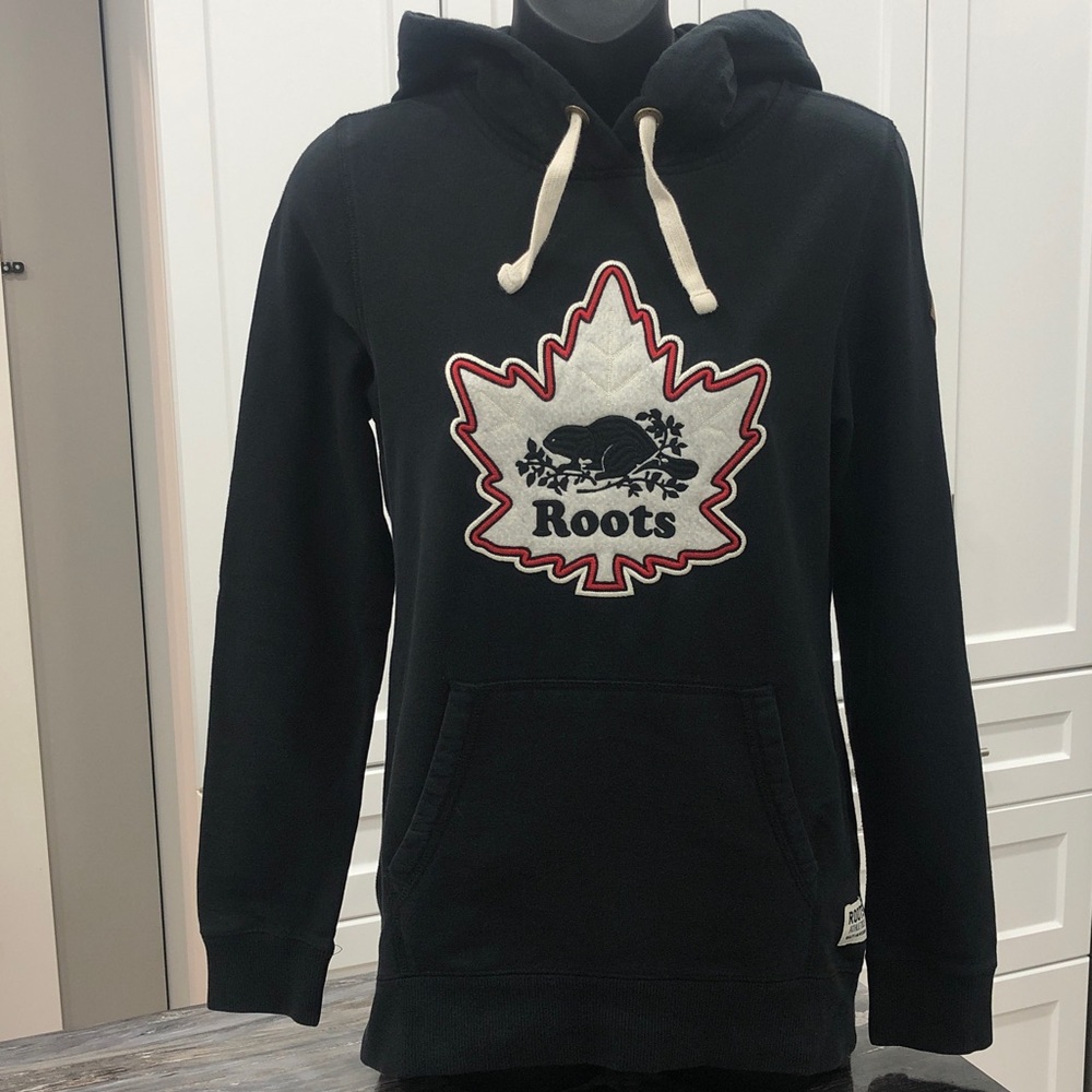 🦫Roots Athletics Black Hoodie w/ Maple Leaf Patch – Size Small